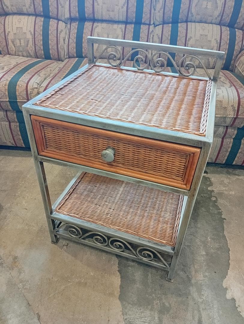 Wicker ナイトスタンド サイドテーブル