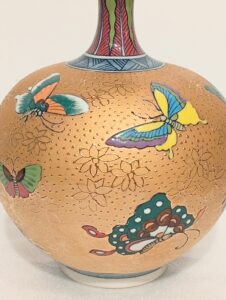 壺 彫金花瓶 金襴飾壺 花瓶 蝶
