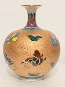 壺 彫金花瓶 金襴飾壺 花瓶 蝶