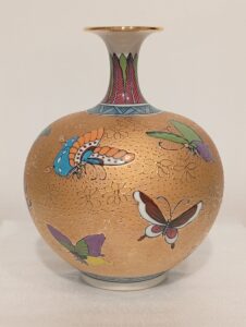 壺 彫金花瓶 金襴飾壺 花瓶 蝶