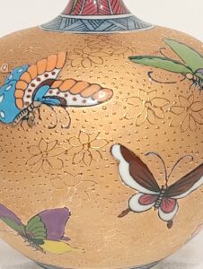 壺 彫金花瓶 金襴飾壺 花瓶 蝶