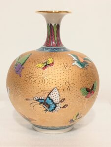 壺 彫金花瓶 金襴飾壺 花瓶 蝶