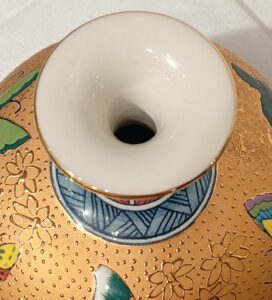 壺 彫金花瓶 金襴飾壺 花瓶 蝶