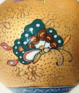 壺 彫金花瓶 金襴飾壺 花瓶 蝶
