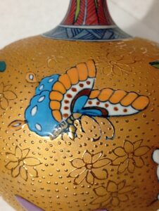 壺 彫金花瓶 金襴飾壺 花瓶 蝶
