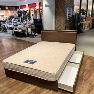 ダブルベッド　収納・コンセント付