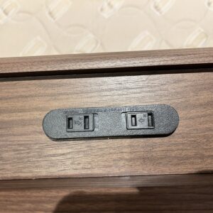 ダブルベッド　収納・コンセント付