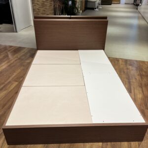 ダブルベッド　収納・コンセント付